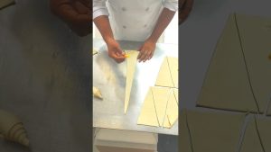 Rouler le croissant : astuces de pâtisserie 🥐