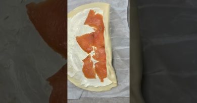 Roulés feuilletés au fromage frais et saumon