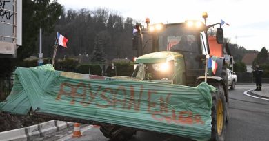 Le conducteur du tracteur a été interpellé. Photo © Mourad Allili/SIPA.