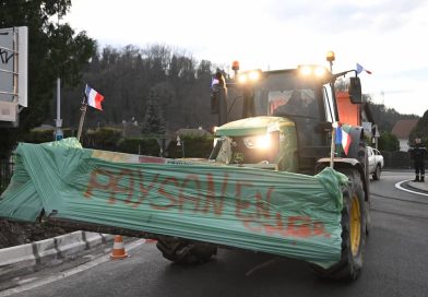 Le conducteur du tracteur a été interpellé. Photo © Mourad Allili/SIPA.