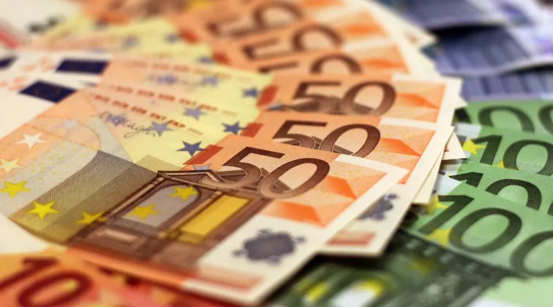 SMIC, tarifs postaux, contrôle technique renforcé... Ce qui change au 1er janvier 2026