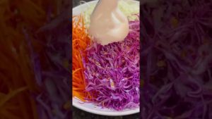 Salade gourmande : carottes et choux blanc/rouge 😋🥗