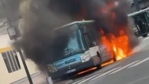 Seine-Saint-Denis : des voyageurs évacués d’un bus RATP en feu à la gare RER de Neuilly-Plaisance