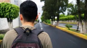 « Ses yeux se révulsent » : leur fils de 14 ans frôle la mort après avoir tiré sur la puff