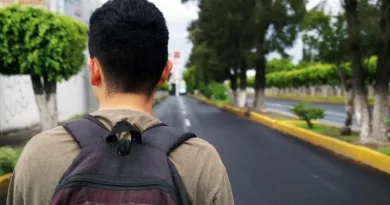 « Ses yeux se révulsent » : leur fils de 14 ans frôle la mort après avoir tiré sur la puff