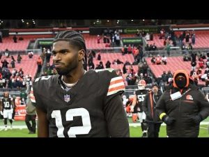 Shedeur Sanders critiqué par un ancien scout NFL : 'Pas à sa place'