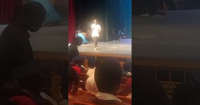 Slam Inspirant d’un Enseignant au Grand Théâtre Slam d'un enseignant au Grand Théâtre pour la 12e génération