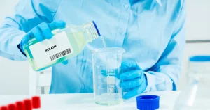 Solvants industriels : Guillaume Coudray met en garde contre l'hexane dans notre alimentation