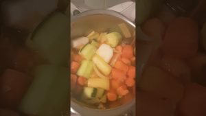 Soupe 7 légumes rapide au Thermomix, riche en vitamines