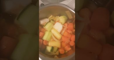 Soupe 7 légumes au Thermomix : rapide, facile et vitaminée ! Soupe 7 légumes rapide au Thermomix, riche en vitamines