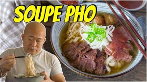 Soupe PHO au Riz Jaune : Un Délice Épicé