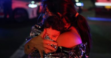 Sydney : scènes de désolation sur la plage de Bondi après la fusillade meurtrière visant une fête juive