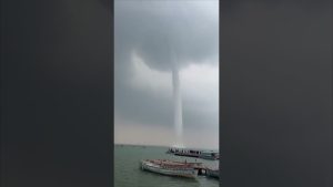 Tempête d'eau à Chilika Lake : un phénomène viral !