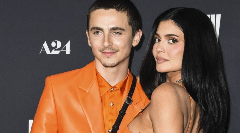 Timothée Chalamet et Kylie Jenner adoptent le total look orange tonique : explications