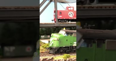 Train BN F-unit en montée vers Stevens Pass #modélisme