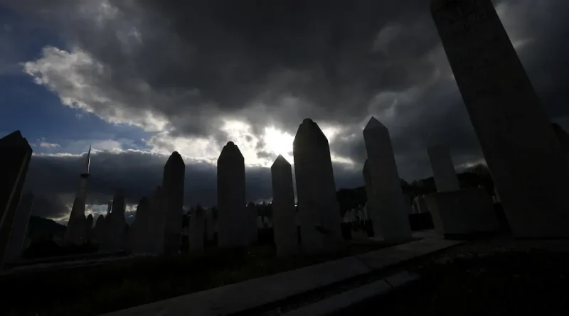 «Trente ans après la guerre, la Bosnie demeure divisée et appelle à clore cette histoire»
