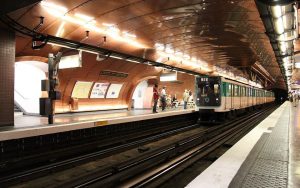 Trois femmes agressées au couteau dans le métro parisien : le suspect
