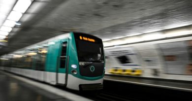 Trois femmes légèrement blessées au couteau dans le métro parisien, le suspect interpellé