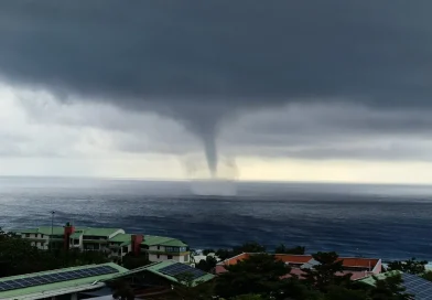 Trombe marine observée au large de Saint-Gilles : un phénomène naturel fascinant