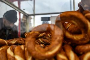 Turquie: le simit, vedette des rues et marqueur de la flambée des prix