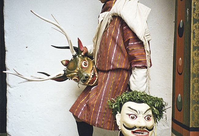 Coincé entre deux géants