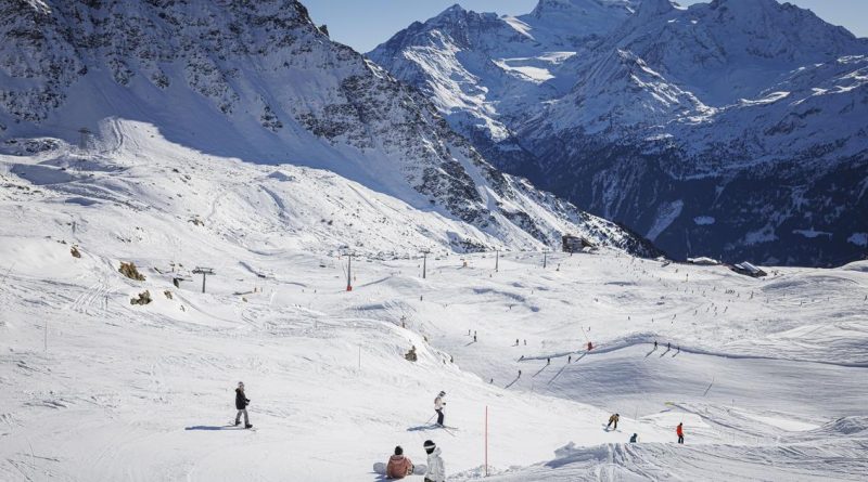 Un chef de piste de Verbier définitivement condamné pour une corde mal signalée fatale à une skieuse | RTS