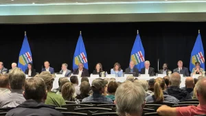 Un groupe de travail suggère un contrôle accru sur l’immigration en Alberta