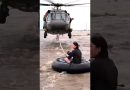 Un hélicoptère sauve une mère et son enfant des inondations !