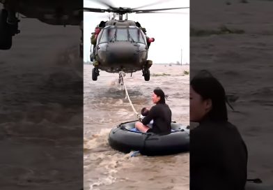 Un hélicoptère sauve une mère et son enfant des inondations !