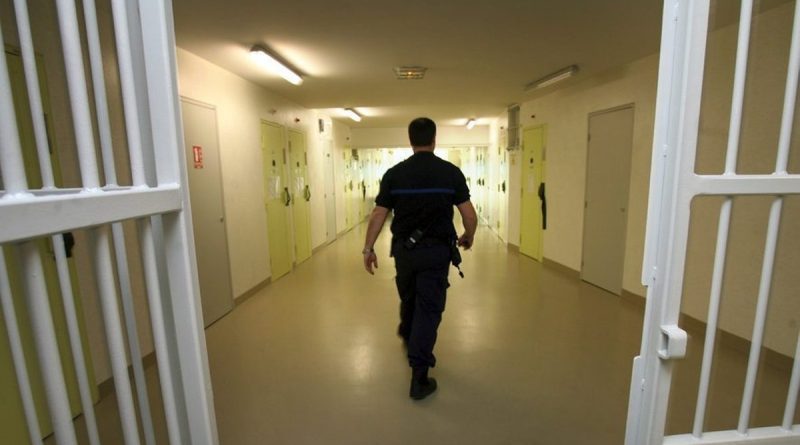 Un iPhone clandestin découvert lors de l'opération 'zéro portable' en prison : deux mois de prison ferme