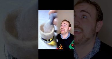 Un petit enfant rusé à Noël : les surprises des parents