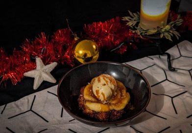 Un réveillon bien de chez nous (4/4) : Gâteau battu poêlé, pommes cuites, sauce caramel et glace vanille