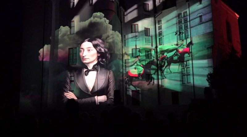 Un spectacle son et lumière raconte George Sand sur la façade du château Raoul, à Châteauroux