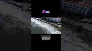 Un surfeur sauvé après avoir été entraîné par de fortes vagues