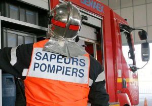 Une batterie de scooter prend feu dans un garage, les pompiers interviennent