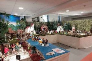 Une crèche géante présentée dans un Ehpad, "certains résidents viennent la contempler tous les jours"