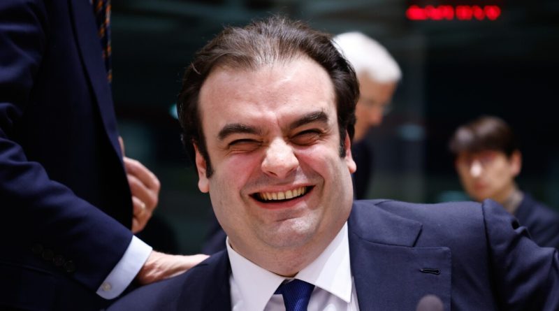 Une décennie après la crise, la Grèce prend la présidence de l'Eurogroupe