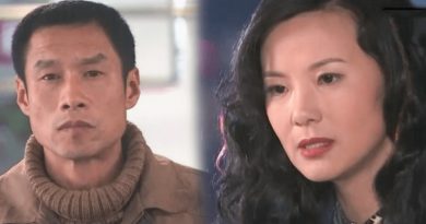 Une femme surprise en train de revoir son ancien amant