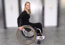 Une personne en fauteuil roulant réalise un vol spatial historique