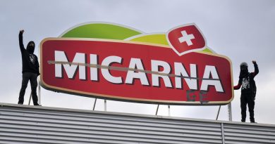 Une septantaine d'activistes antispécistes condamnés après le blocage d'un abattoir à Courtepin | RTS