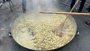 VIDÉO - Une omelette aux truffes géante faite à partir de 2.000 œufs dans cette commune de Dordogne - ICI