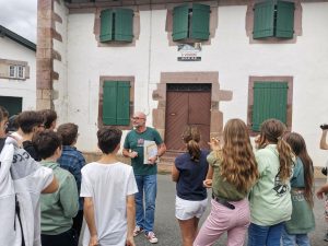 Vidéo. Pays basque : les élèves de Saint-Etienne-de-Baïgorry se sont transformés en restaurateurs de patrimoine