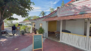 Vieux-Habitants : des voleurs vident les stocks de bouteilles d’alcools et de langoustes de restaurants