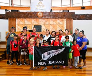 Visite guidée pour des élèves des Tuamotu à l'Assemblée