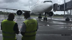 Vol dérouté à Maurice : des passagers racontent l’atterrissage difficile à La Réunion