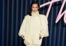 Alexa Chung : le manteau taille basse fait son retour sur le devant de la scène
