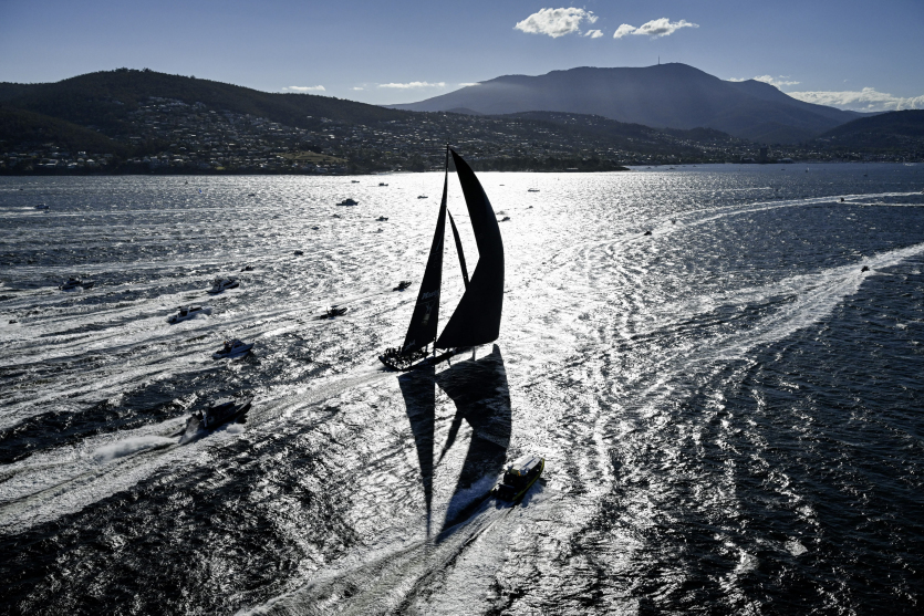 Comanche s’impose pour la cinquième fois sur la Sydney-Hobart en voile
