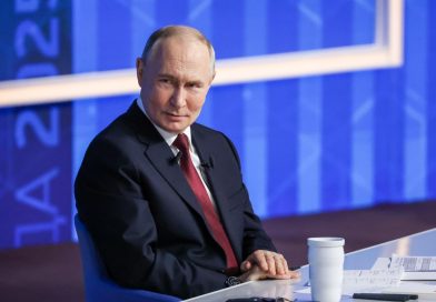 Poutine se dit prêt à dialoguer avec Macron Vladimir Poutine se dit «prêt» à dialoguer avec Emmanuel Macron