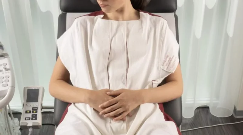 Blouse gynécologique : une jeune designer dénonce la reprise médiatisée de son projet