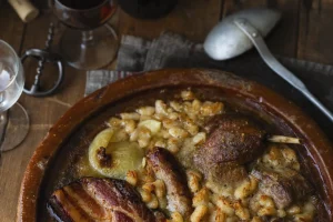 Secrets du cassoulet : Castelnaudary, Carcassonne et Toulouse à la loupe
